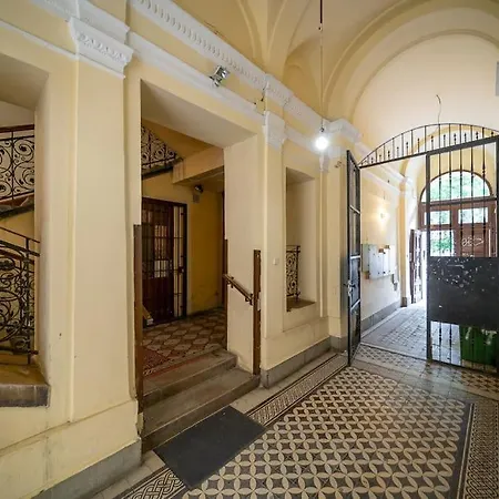 Loft 8 - Grand Stylish With Parking *