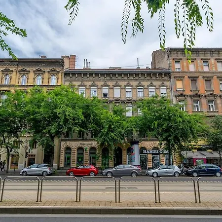 Loft 8 - Grand Stylish With Parking * Budapest