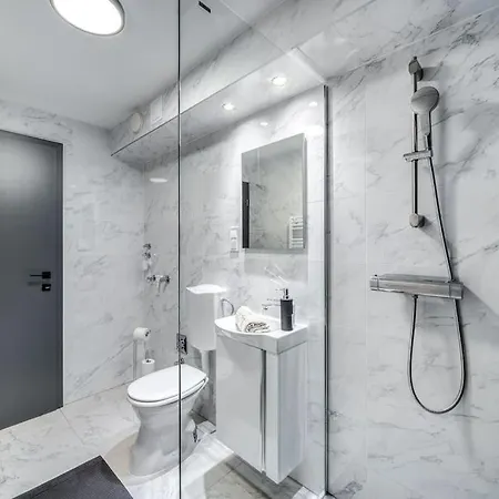 Loft 8 - Grand Stylish With Parking Apartment *