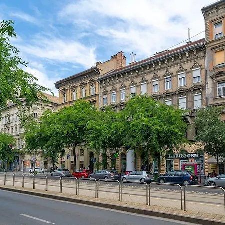 Loft 8 - Grand Stylish With Parking