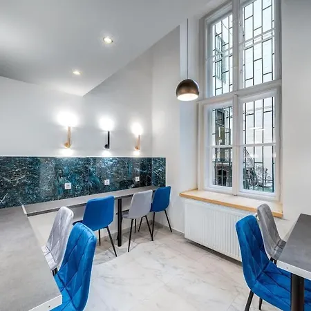 Loft 8 - Grand Stylish With Parking *