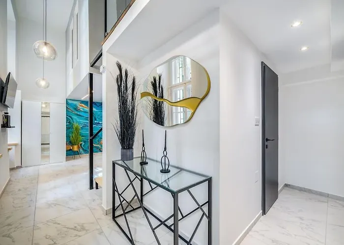 Loft 8 - Grand Stylish With Parking