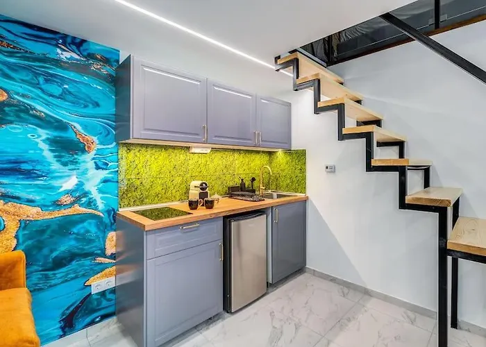 Loft 8 - Grand Stylish With Parking *