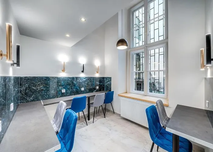 Loft 8 - Grand Stylish With Parking *